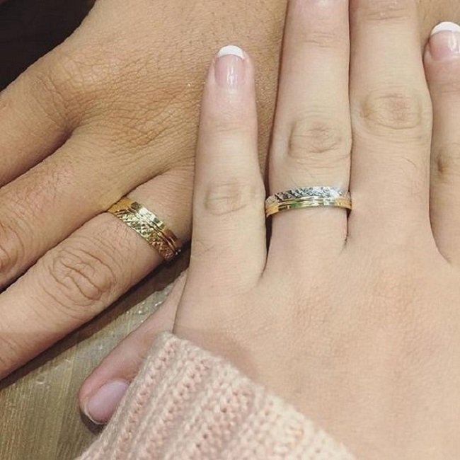 tháo nhẫn cưới khi ra ngoài