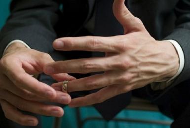 11 dấu hiệu đàn ông ngoại tình - Người vợ có biết?
