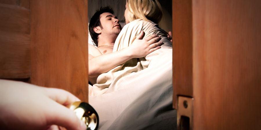 Hiểu được nguyên nhân chồng ngoại tình sẽ tìm được cách đối phó hiệu quả nhất