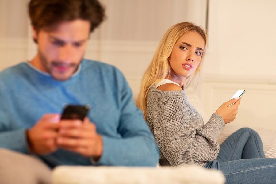 Hãy tinh ý nhận ra chồng có những thay đổi bất thường