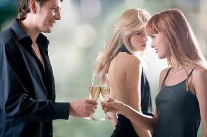 Giữa vợ và bồ trẻ tôi phải chọn ai