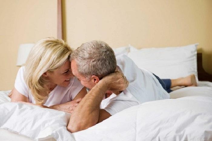 Tâm lý đàn ông ngoại tình tuổi 50