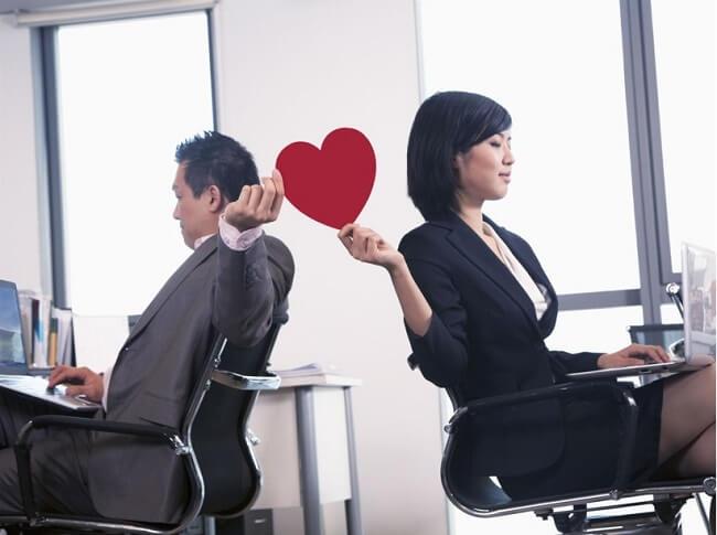 Ngoại tình với đống nghiệp
