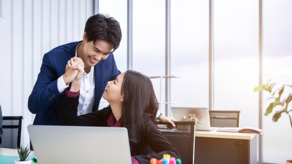 Ngoại tình công sở hiện nay