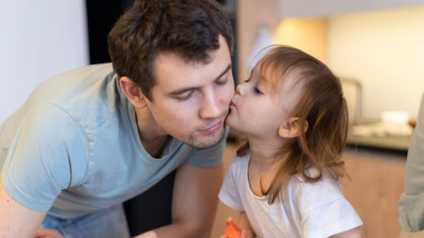 Bố ngoại tình với người phụ nữ khác